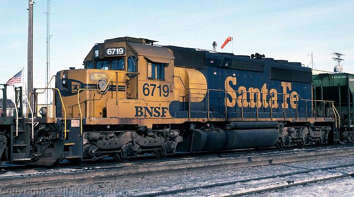 BNSF 6719 SD40-2.jpg